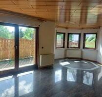 Biete eine schöne 4 Zimmer ET-Wohnung, EG, in Kreuztal-Eichen an.