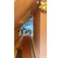 2 12 Zimmer Wohnung ca. 90 qm unterm Dach Renovierungsbedarf - Nahrendorf