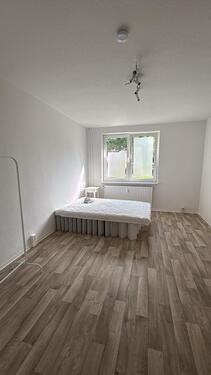 Foto - Helles Zimmer in WG Wohnung ( NUR EIN ZIMMER )