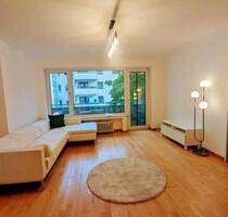 Im Zentrum Düsseldorfs: Große möblierte Wohnung mit Balkon