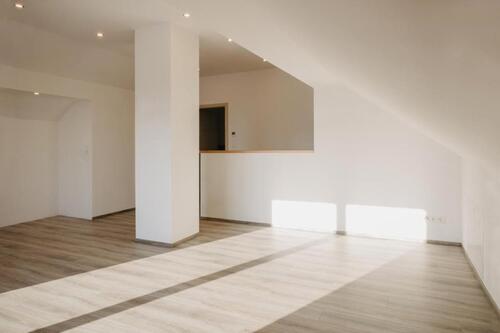 Foto - Frisch renovierte 3‑Zimmer‑Wohnung mit ca.100 m²