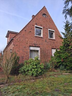 Foto - Sanierungsbedürftiges Einfamilienhaus in reizvoller Lage