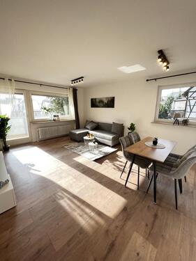 Foto - Zentrale möblierte 2-Zi. Wohnung mit Balkon & Garage