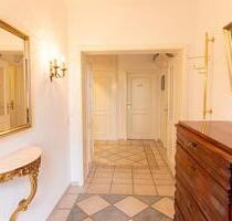 Exklusives Wohnen im Herzen von Malente – Großzügige EG-Wohnung mit Kamin, Terrasse & Carport