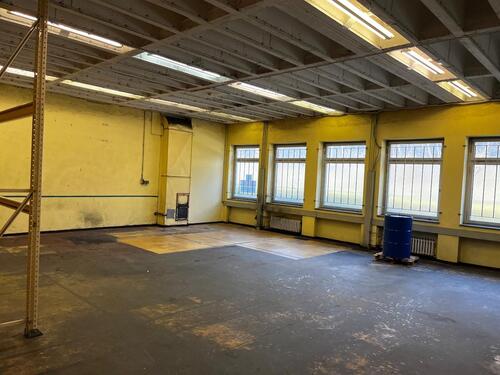 Foto - Hallenfläche Lager 100qm - 550,00 EUR Kaltmiete,