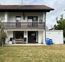 Doppelhaushälfte in Boos mit Garten und Garage