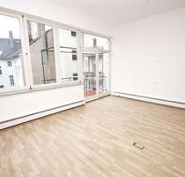 großzügige 3-Zi-Maisonette-Whg mit BALKON direkt am Markt - Altenburg