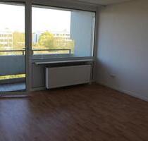 Lichtdurchflutete 3-Zimmer-Wohnung mit großem Balkon, Aufzug, ruhiger Lage nahe Pasinger Stadtpark - München Pasing-Obermenzing