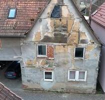 Haus zu verkaufen Im Auftrag - 20.000,00 EUR Kaufpreis, ca.  150,00 m² in Uettingen (PLZ: 97292)