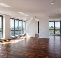 Lichtdurchflutete 3-Zimmer-Wohnung mit Penthouse-Flair und Alpenblick - Vaterstetten Baldham