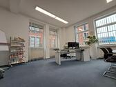 Foto - Helle & ruhige Büroeinheit (281 qm) mit hohen Decken, Toplage der Hanauer Landstraße