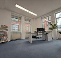 Helle & ruhige Büroeinheit (281 qm) mit hohen Decken, Toplage der Hanauer Landstraße - Frankfurt am Main Ostend