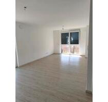 Moderne 2-Zimmer-Wohnung mit Balkon, Tiefgarage und Keller - Köfering