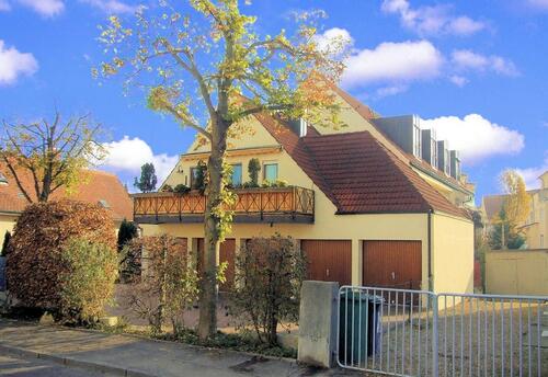 Foto - NEU SANIERT: Stilvolle 3-ZKB, Garten, bahnhofsnah, PROVISIONSFREI