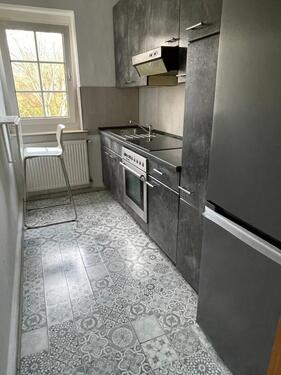 Foto - Frisch renovierte, helle 2,5-Zimmer-Wohnung (50 m²) mit EK