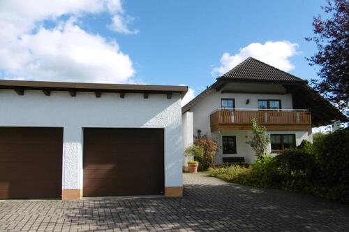Foto - Gepflegtes Zweifamilienhaus, auch als Einfamilienhaus nutzbar