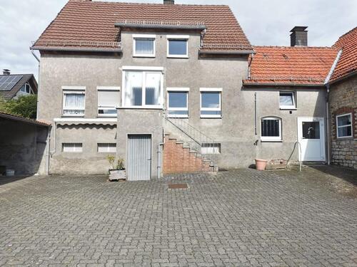 Foto - Resthofstelle mit großzügigen Nebengebäuden in Ortsrandlage