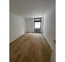 **Kernsaniertes WG-Zimmer mit Einbauküche und Balkon in Wuppertal**