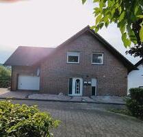 Einfamilienhaus mit Einliegerwohnung in Mitte Burbach