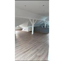Frisch Renovierte 2-Zimmer Wohnung mit Balkon,Garten und EBK. - Leese