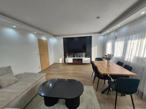 Foto - Attraktive 4-Zimmer-Wohnung mit Balkon, Garage und Garten