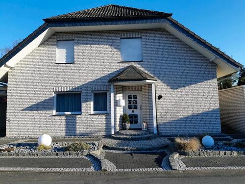 Foto - EinZweifamilienhaus - 350.000,00 EUR Kaufpreis,