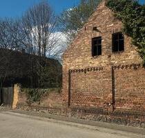 Alter Dreiseitenhof Sanierungsbedürftig mit Potential 1402qm - Großräschen