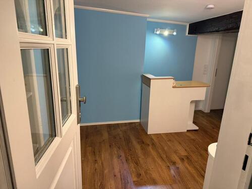 Foto - Zimmer im Kosmetikstudio zu vermieten – Nageldesign Maniküre