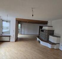 4,5-Zimmer Wohnung mit Garten & Garage & Balkon in zentraler Lage - Wiesau Kornthan