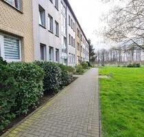 Provisionsfrei - Lichtdurchflutete 2-Zimmer DG-Wohnung - Krefeld Benrad