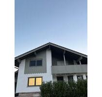 Moderne 4-Zimmer-Wohnung mit großem Balkon, Garten und EBK - Piding