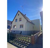 Zweifamilienhaus mit großem Garten, Garage & Ausbaupotenzial - Laubach