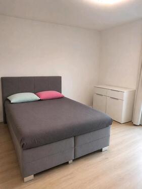 Foto - Möbliertes WG-Zimmer mit Balkon