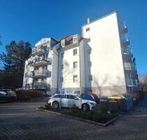 2-Raum-Wohnung, Balkon + Tiefgarage, neu renoviert, ruhige Lage - Auerbach/Vogtland