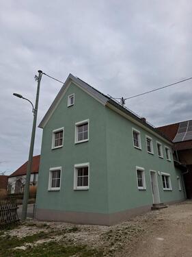 Foto - Einfamilienhaus mit kleinem Garten