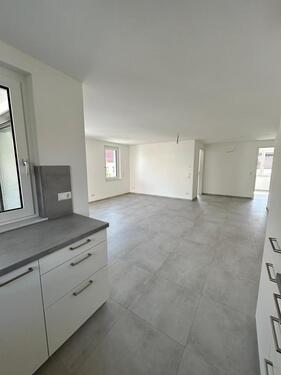 Foto - Neue 3-Zimmer-Wohnung mit Einbauküche und Balkon (zentrale Lage)