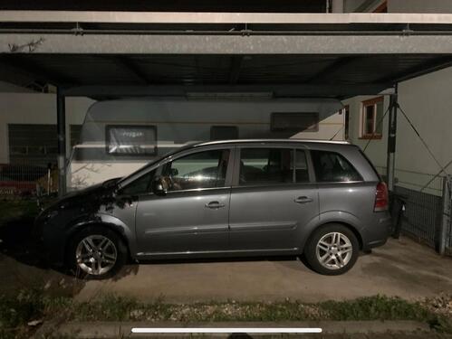 Foto - 2x Stellplatz Carport zu vermieten Sommerauto Winterauto