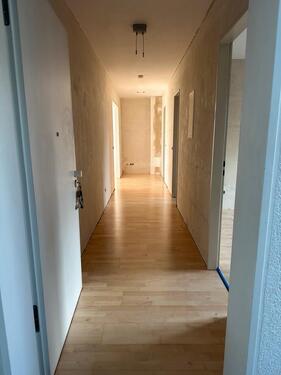Foto - 2-Zi.-Wohnung 67 m² Balkon, komplett saniert, neue EBK -Uedesheim