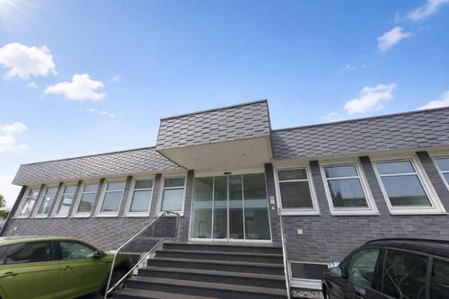 Foto - Helles, modernes Bürogebäude in Remscheid