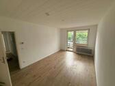Foto - Frisch renovierte 2,5 Zimmer Wohnung in Top Lage - inkl. Einbauküche und Balkon!