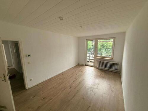 Foto - Frisch renovierte 2,5 Zimmer Wohnung in Top Lage - inkl. Einbauküche und Balkon!