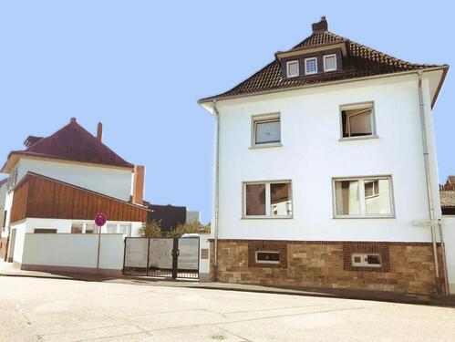 Foto - Großzügiges Einfamilienhaus und Nebengebäude