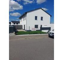 DHH Neubau 2025 , bezugsfertig mit Laminat, Maler, Küche, Aussen - Borna