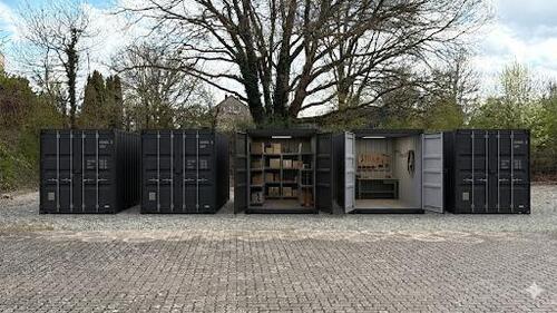 Foto - Containerlager, Lager, Lagerfläche auf geschlossenem Grundstück