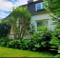 zu verkaufen DOPPELHAUSHÄLFTE Itzehoe. Mit Garage & großem Garten