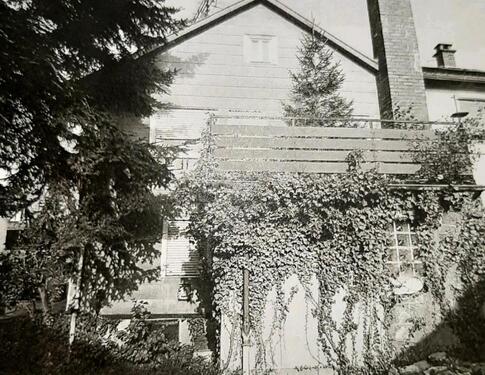 Foto - Ein mit einem Einfamilienhaus bebautes Grundstück