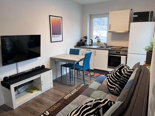 Foto - Ruhig im Grünen: 2-Raum-Souterrainwohnung mit Stellplatz