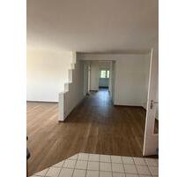 Frisch renovierte 3,5-Zimmer-Wohnung mit großer Wohnküche & EBK - Wiesbaden Mainz-Kastel