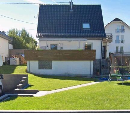 Foto - Freistehendes Einfamilienhaus mit großem Grundstück