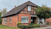 Foto - Großes Einfamilienhaus mit Garten und Nebengebäude
